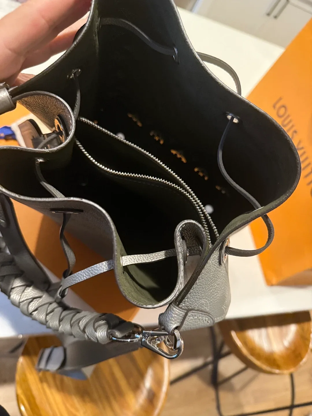 Louis Vuitton Muria Bucket Bag 2025 image indicator(2)