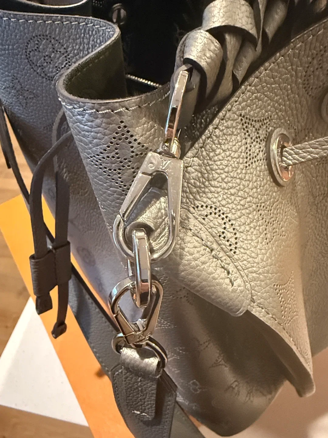 Louis Vuitton Muria Bucket Bag 2025 image indicator(9)
