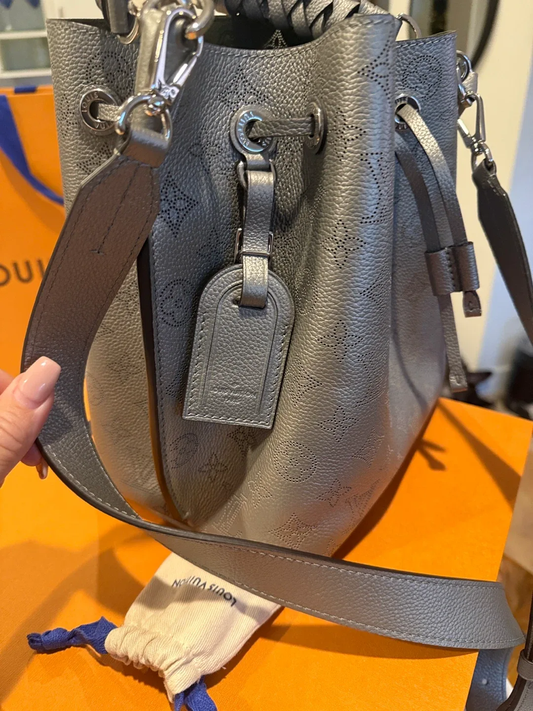 Louis Vuitton Muria Bucket Bag 2025 image indicator(8)