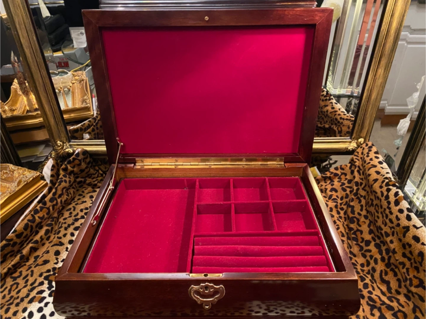 Wooden Jewelry Box - photo 4