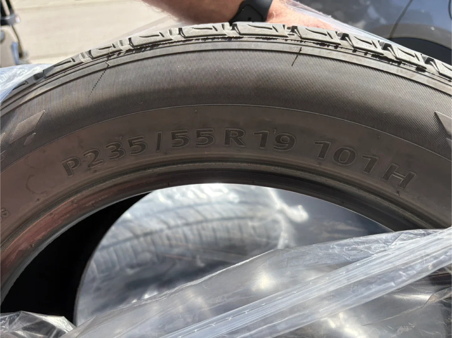 Kumho Crugen Premium Tire - P235/55R19 101H image indicator(4)