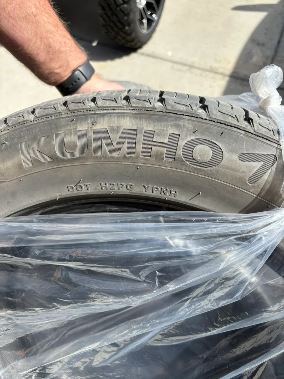 Kumho Crugen Premium Tire - P235/55R19 101H