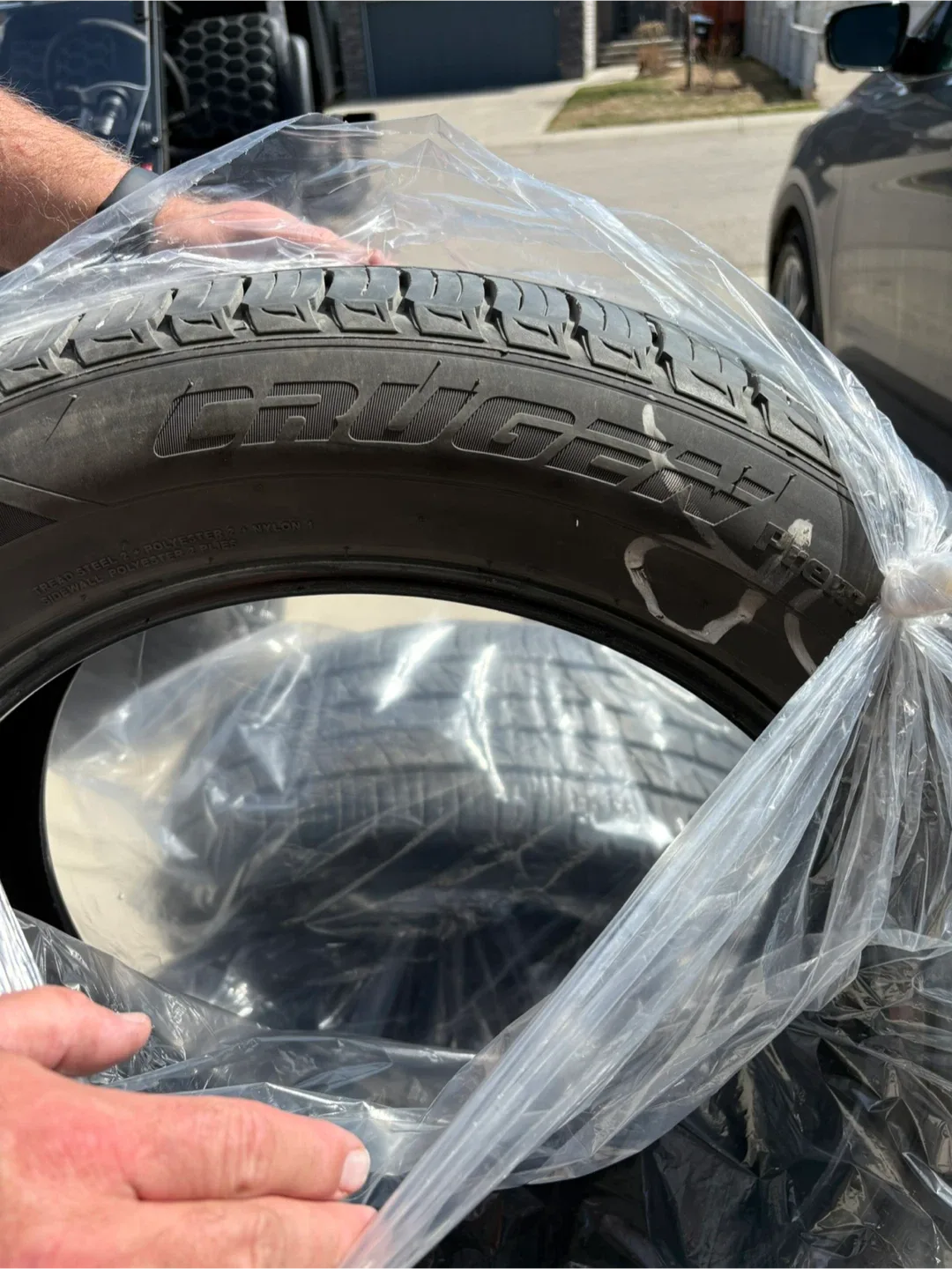 Kumho Crugen Premium Tire - P235/55R19 101H image indicator(3)