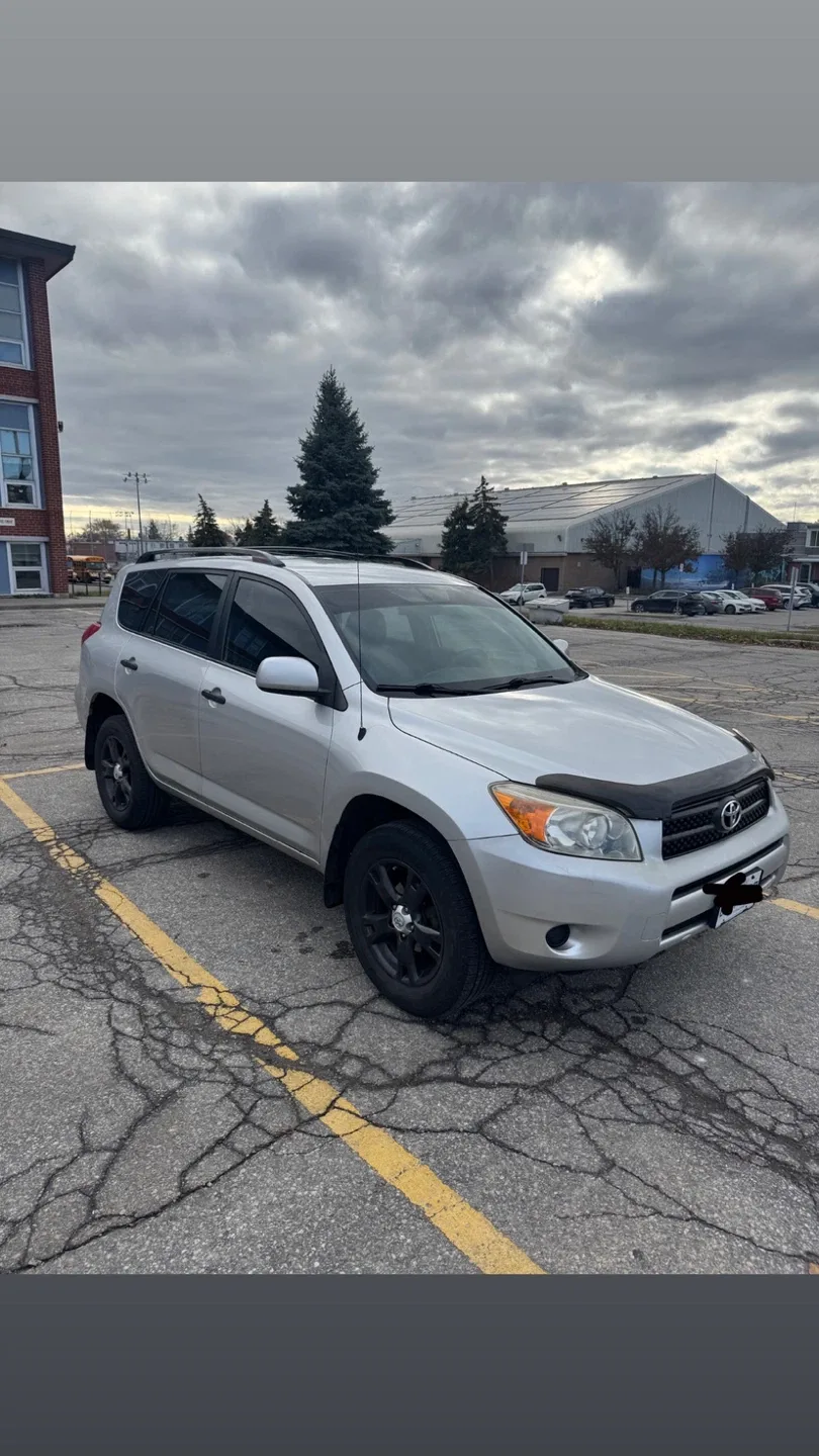 Toyota RAV4 2007- Silver SUV