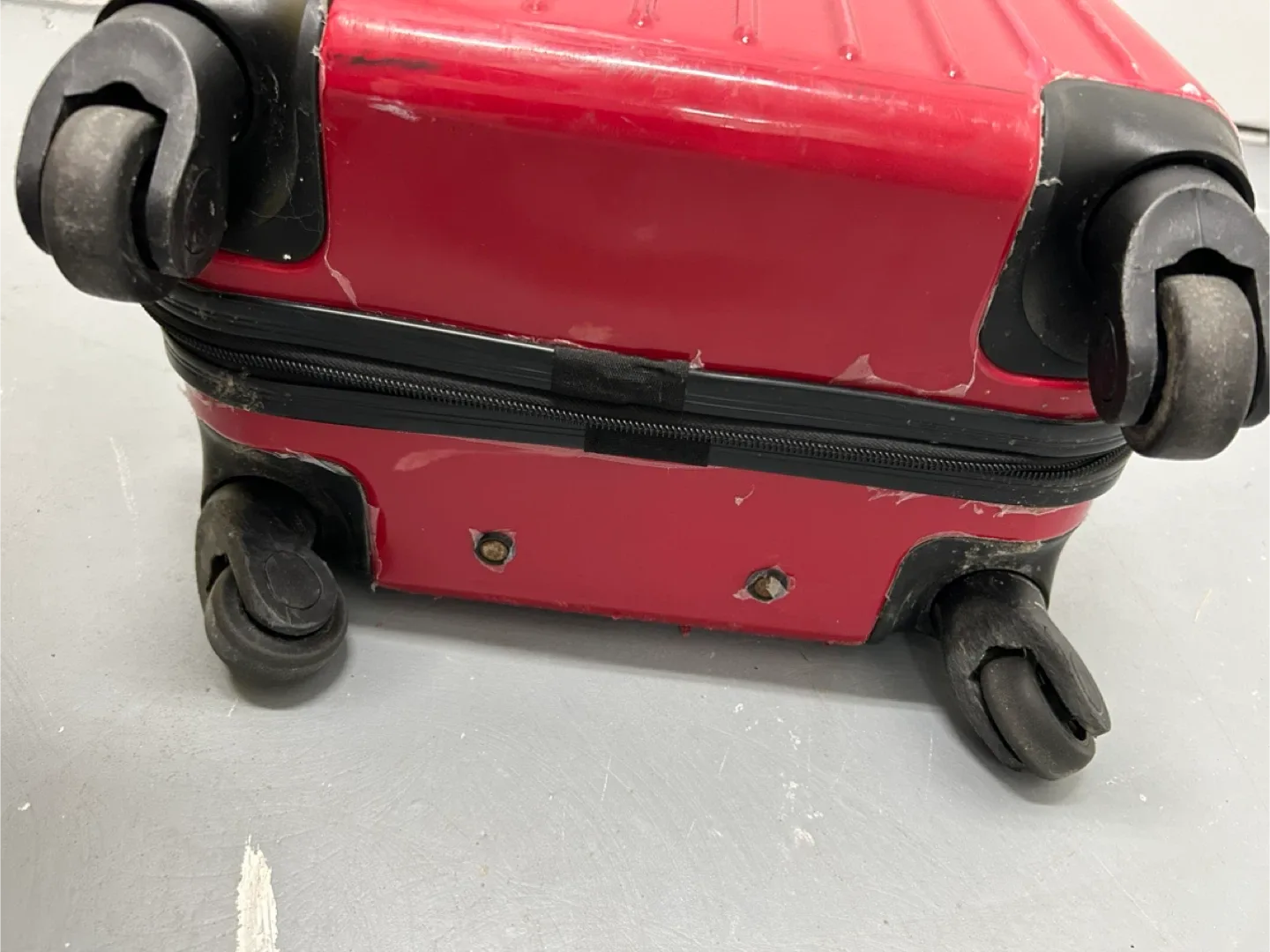 Red KanS Carry-On Suitcase image indicator(2)