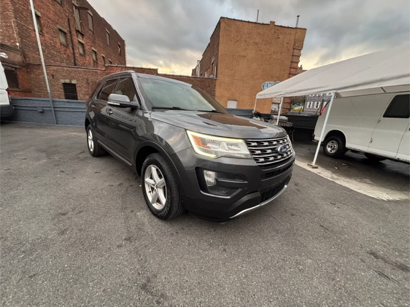 Ford Explorer XLT SUV - 2016 96K miles image indicator(3)