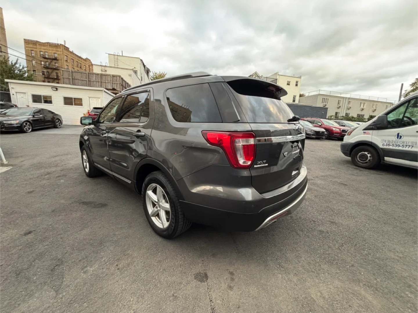 Ford Explorer XLT SUV - 2016 96K miles image indicator(5)