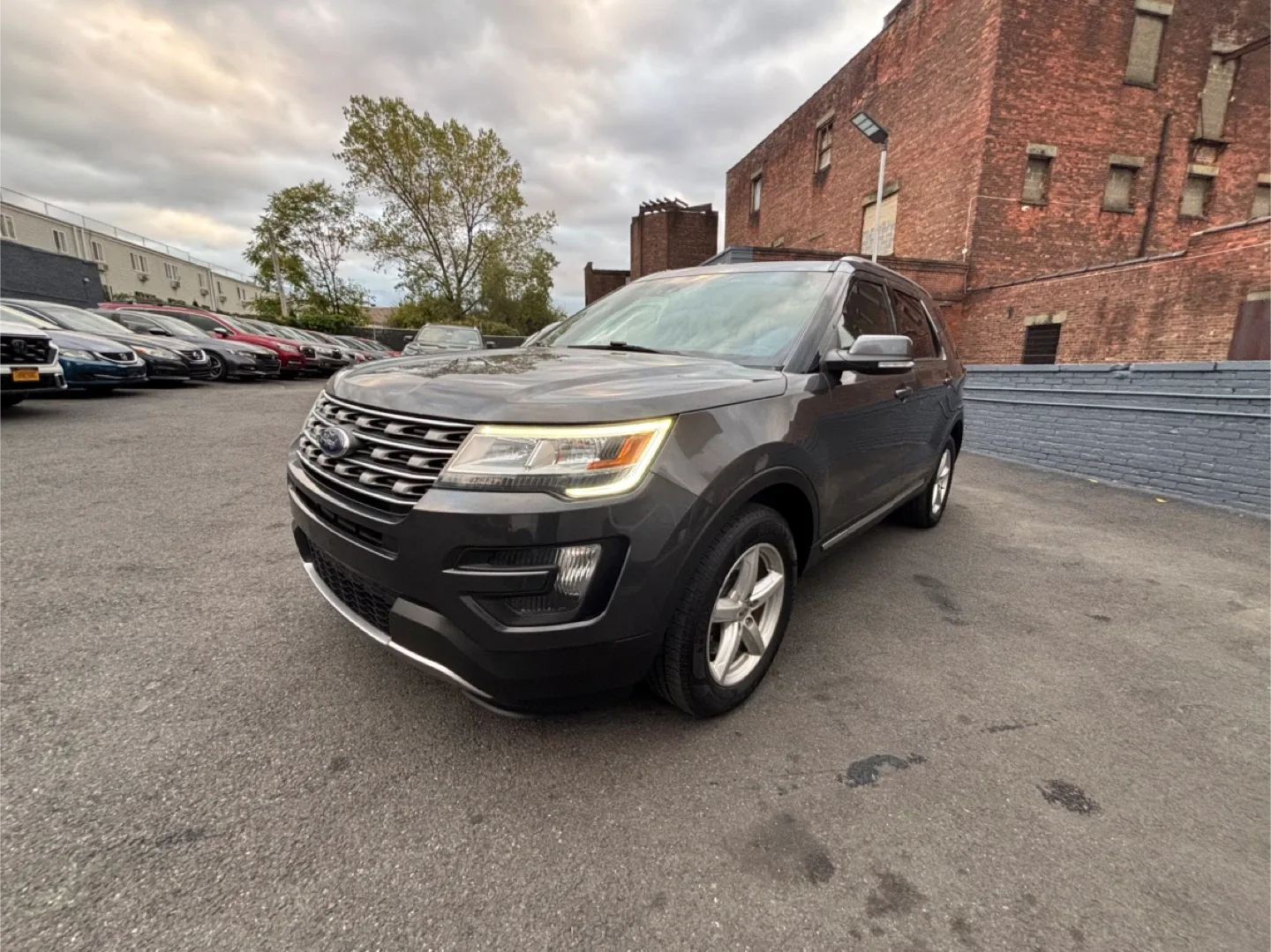 Ford Explorer XLT SUV - 2016 96K miles image indicator(2)