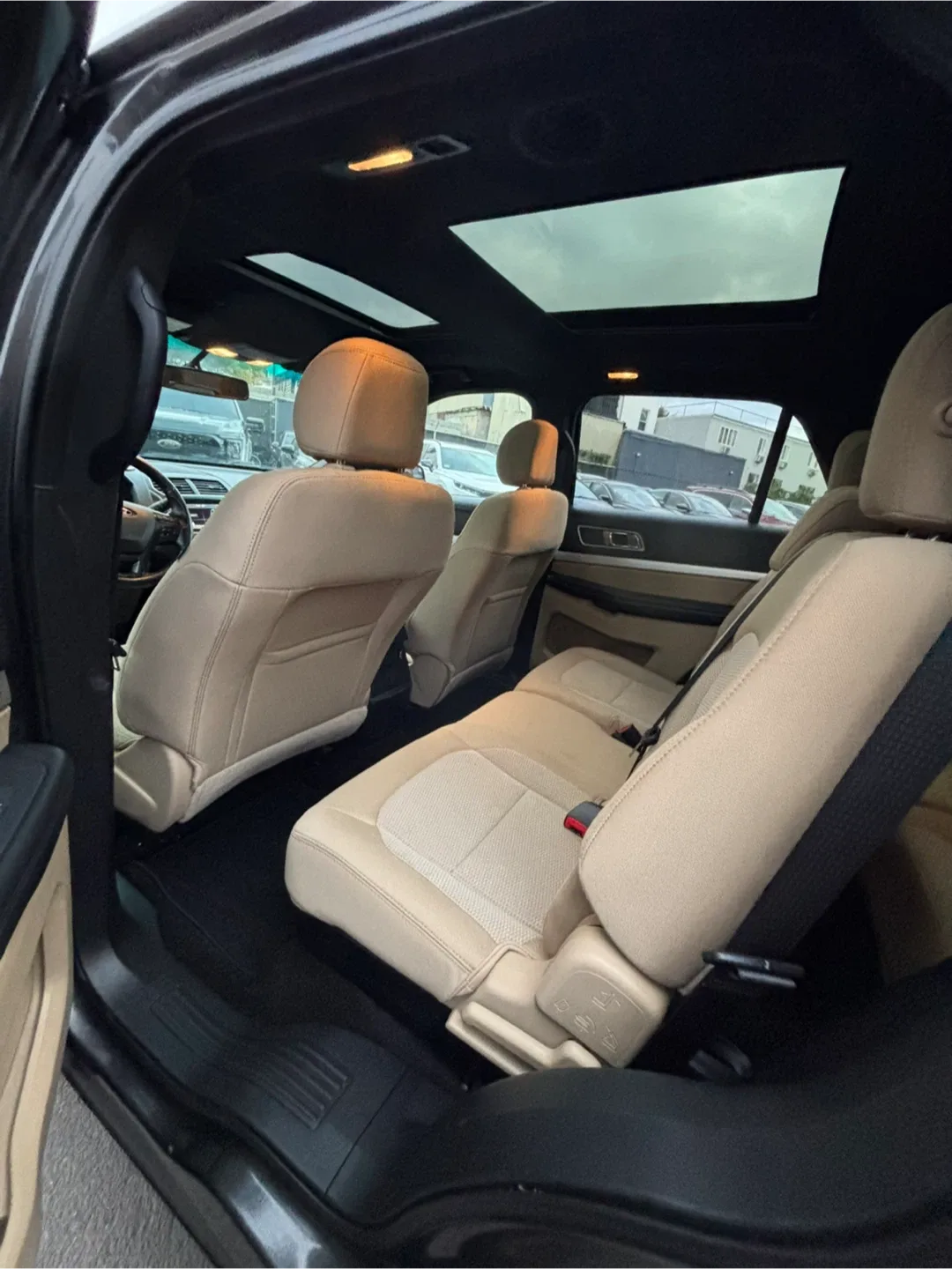 Ford Explorer XLT SUV - 2016 96K miles image indicator(8)