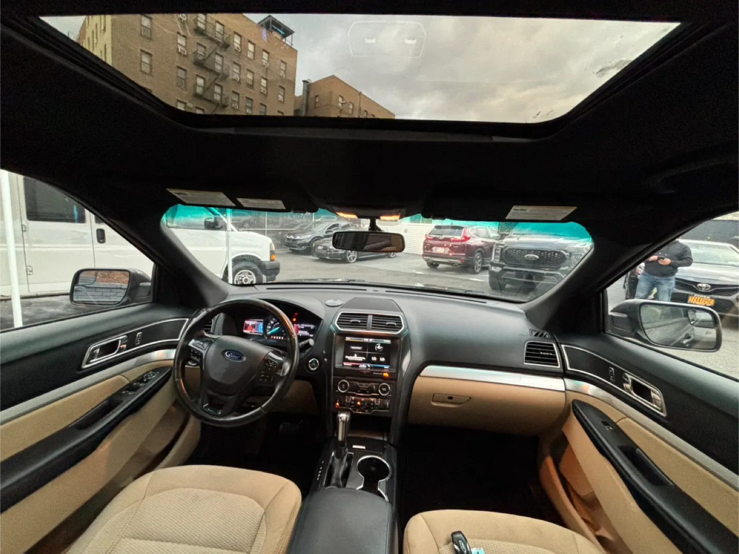 Ford Explorer XLT SUV - 2016 96K miles image indicator(10)