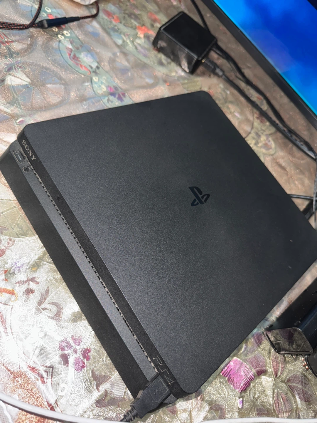Sony PlayStation 4 (PS4) 1TB Console w/ Accessories - photo 2