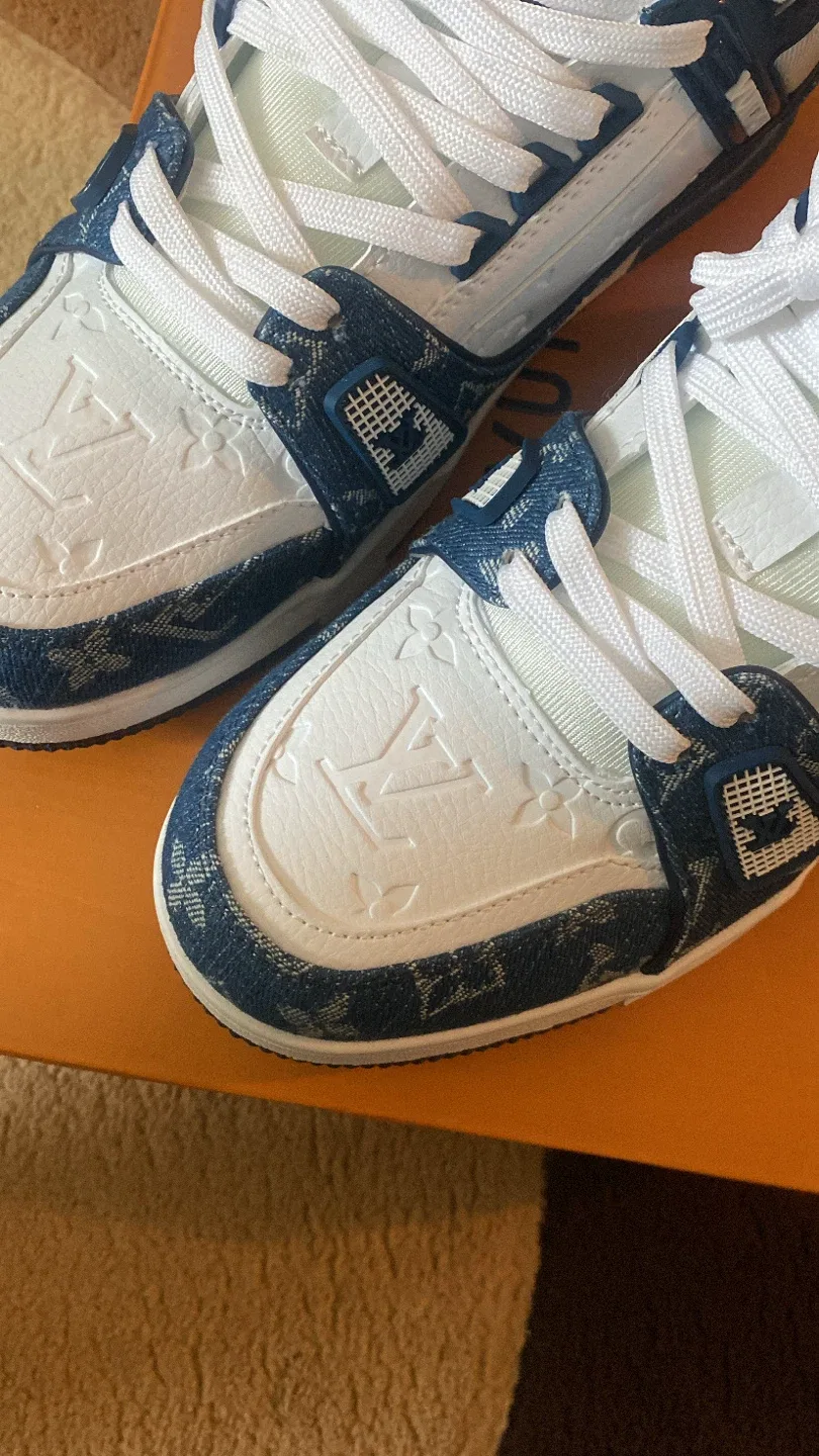 Louis Vuitton (LV) Bundle image indicator(2)