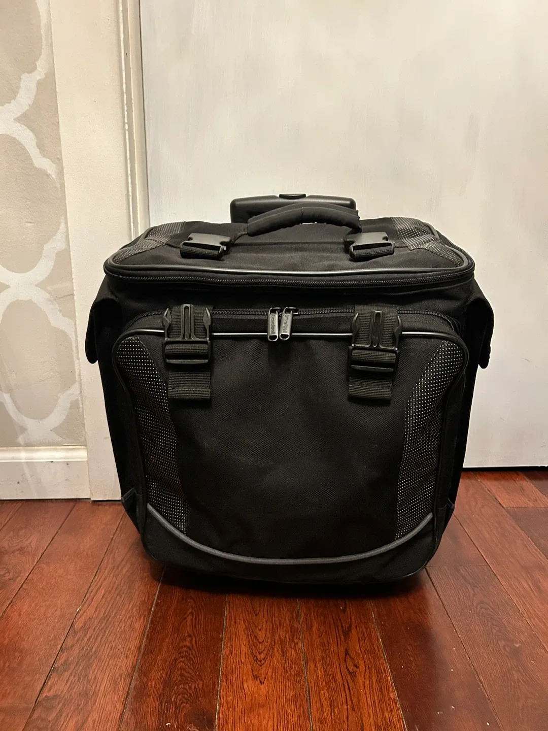 Black Rolling 12 Bottle Wine Bag