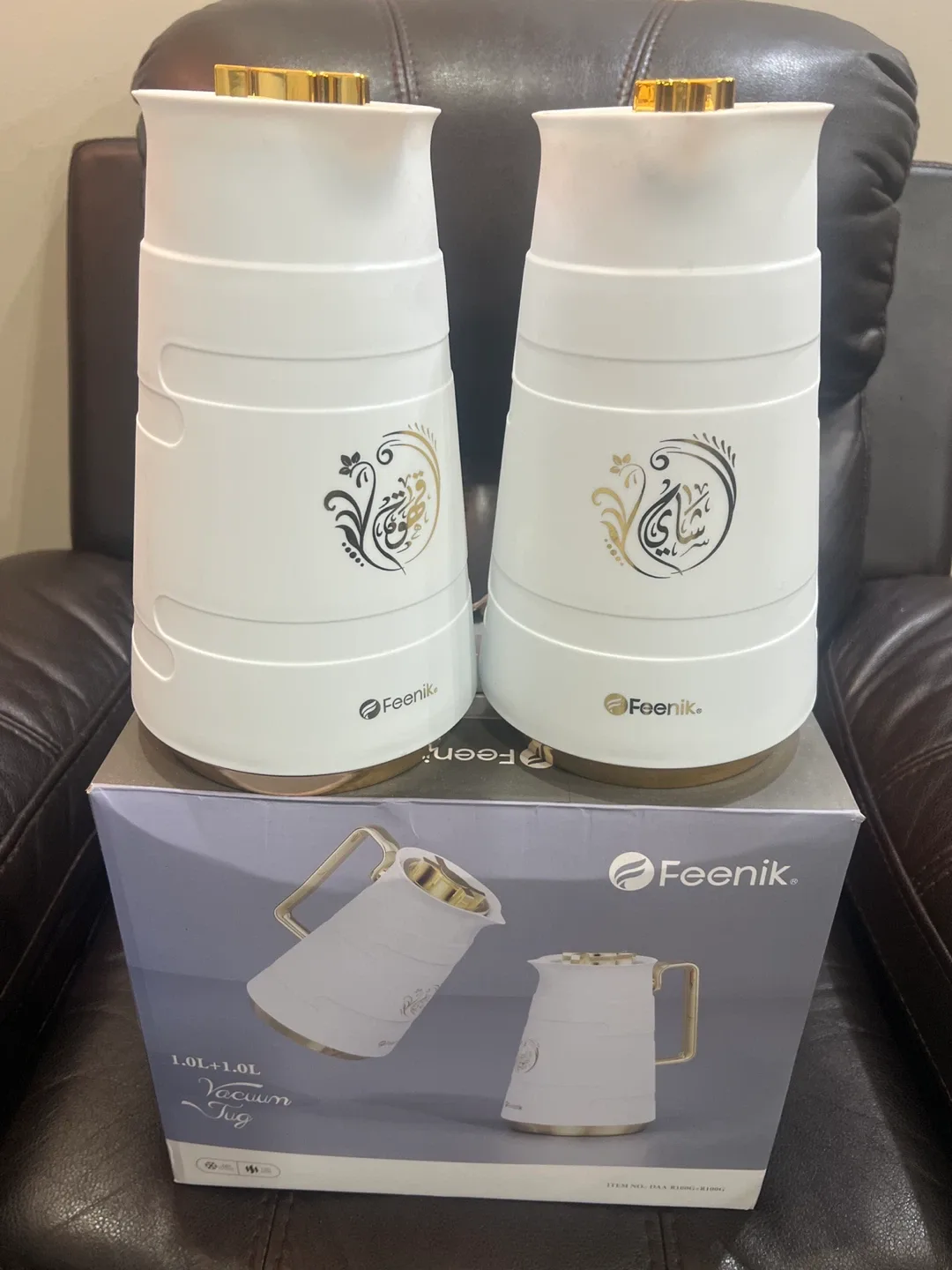 Feenik Vacuum Jug Set - White & Gold