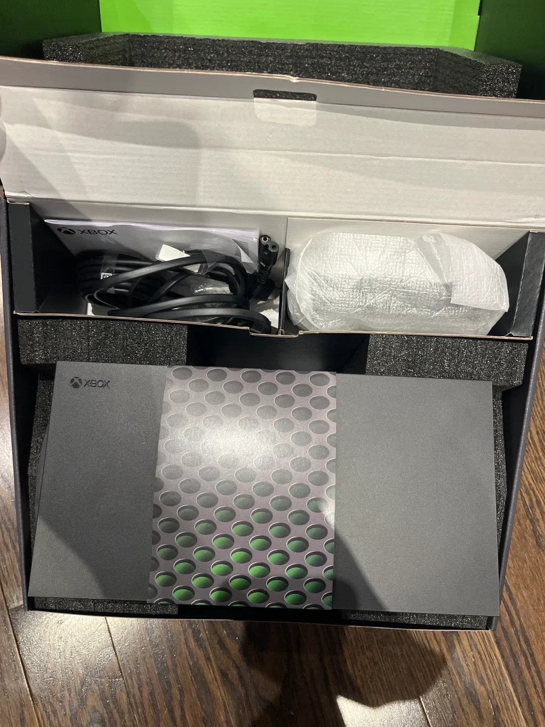 Xbox Series X 1TB SSD - Like New, Box Included! image indicator(3)