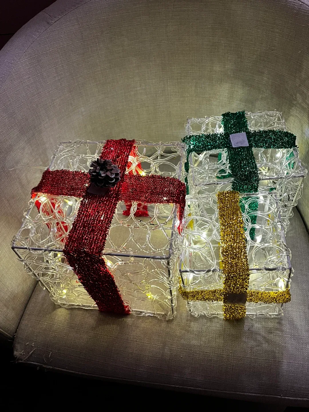 Set of 3 Christmas Parcels image indicator(2)