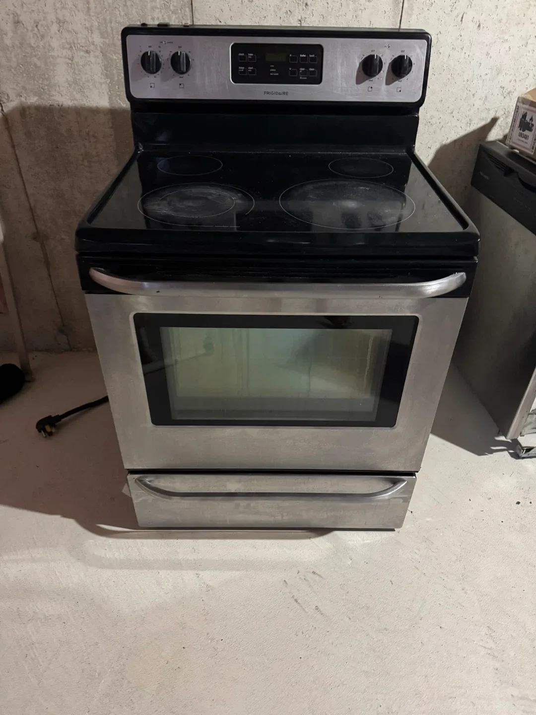 Frigidaire Electric Range image indicator(2)