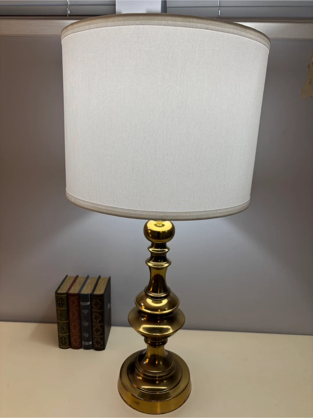 🌟 Solid brass Table Lamp w/ NEW  White Shade + Bulb 🌟 image indicator(7)