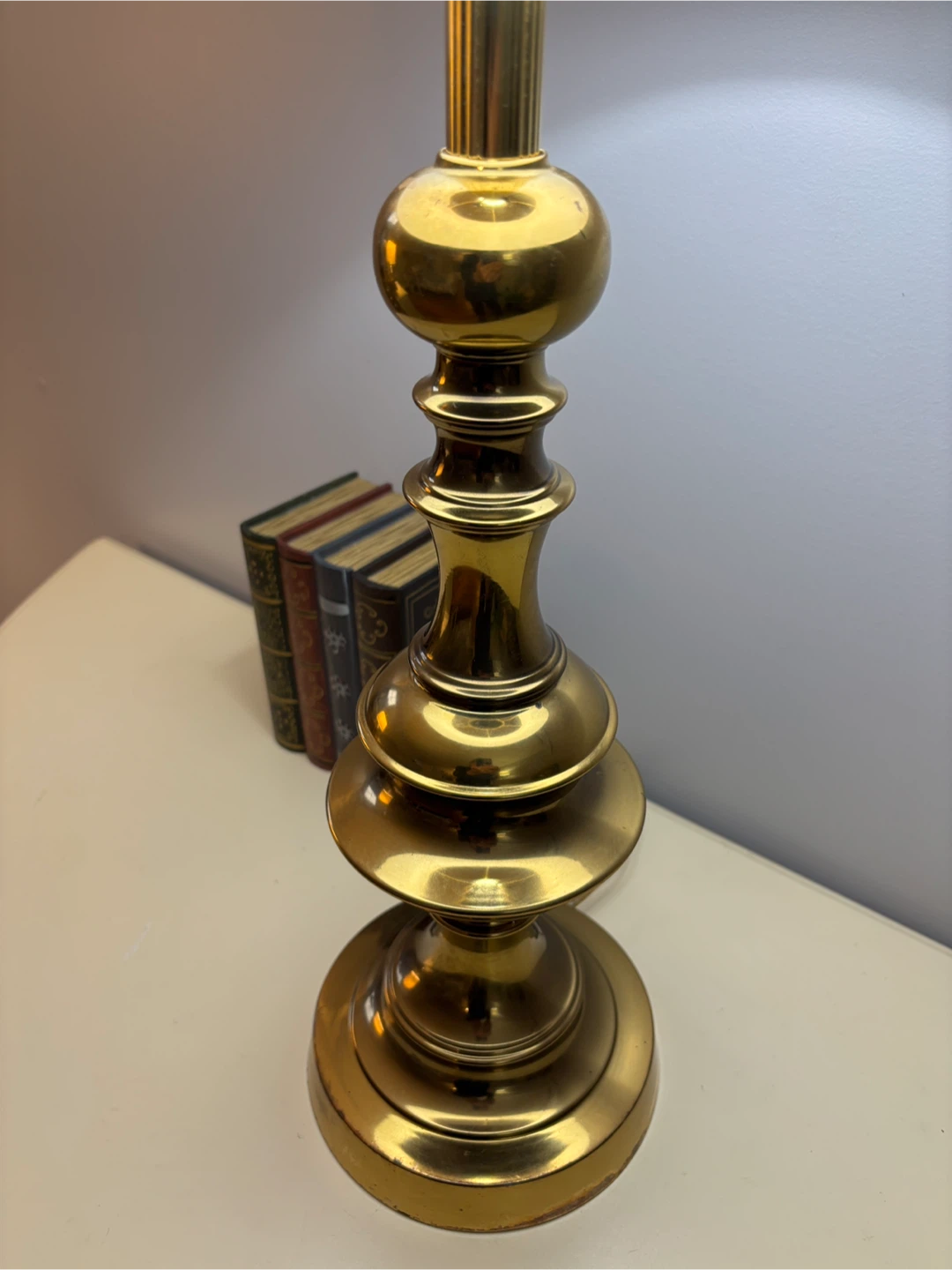 🌟 Solid brass Table Lamp w/ NEW  White Shade + Bulb 🌟 - photo 3