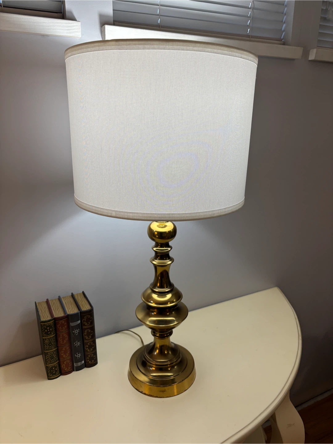 🌟 Solid brass Table Lamp w/ NEW  White Shade + Bulb 🌟