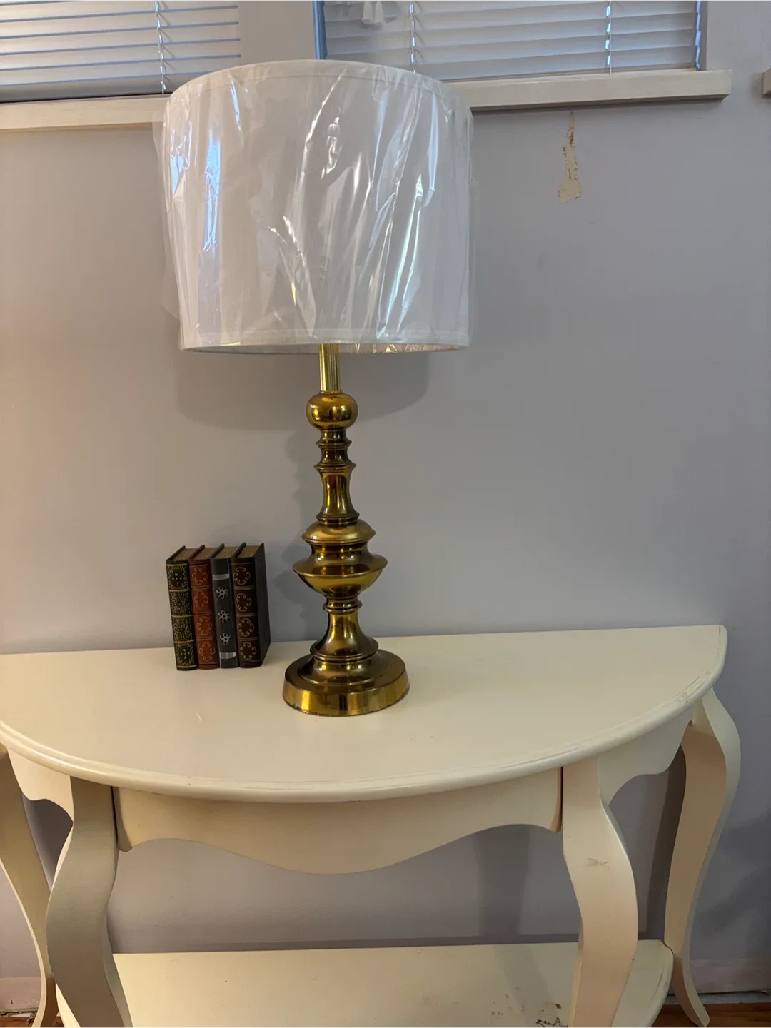 🌟 Solid brass Table Lamp w/ NEW  White Shade + Bulb 🌟 image indicator(9)