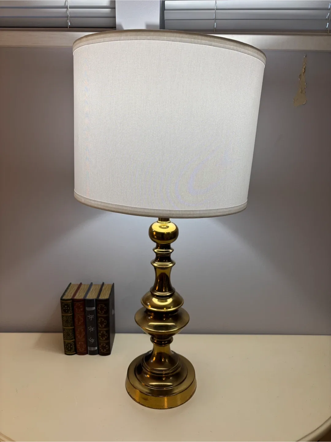🌟 Solid brass Table Lamp w/ NEW  White Shade + Bulb 🌟 image indicator(10)