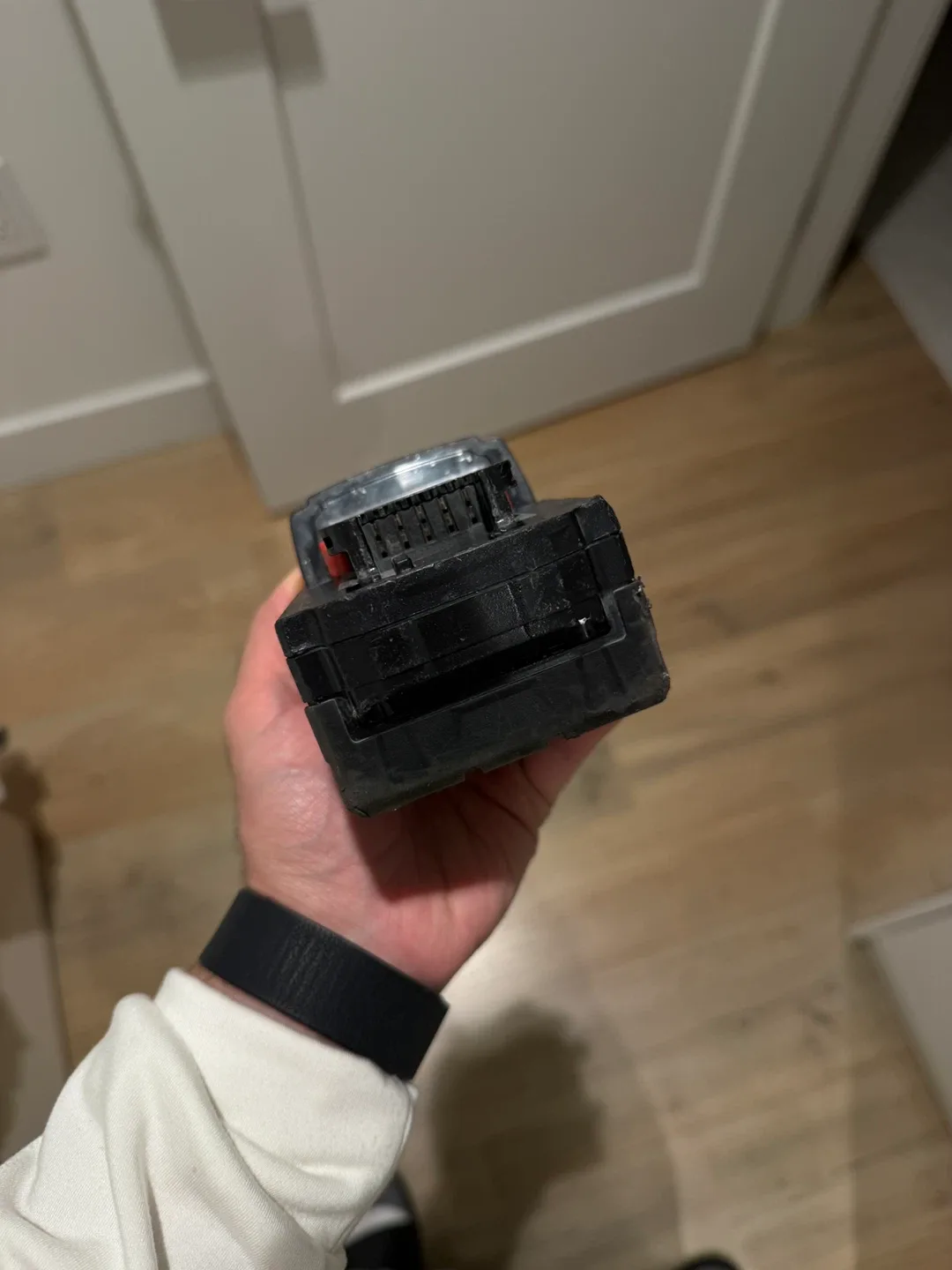 Milwaukee M18 REDLITHIUM XC5.0 Battery image indicator(5)