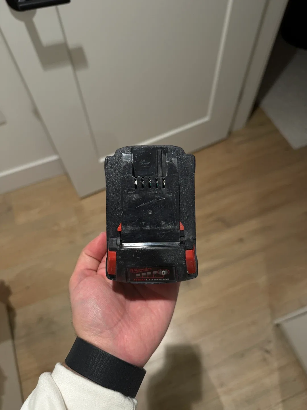 Milwaukee M18 REDLITHIUM XC5.0 Battery image indicator(2)