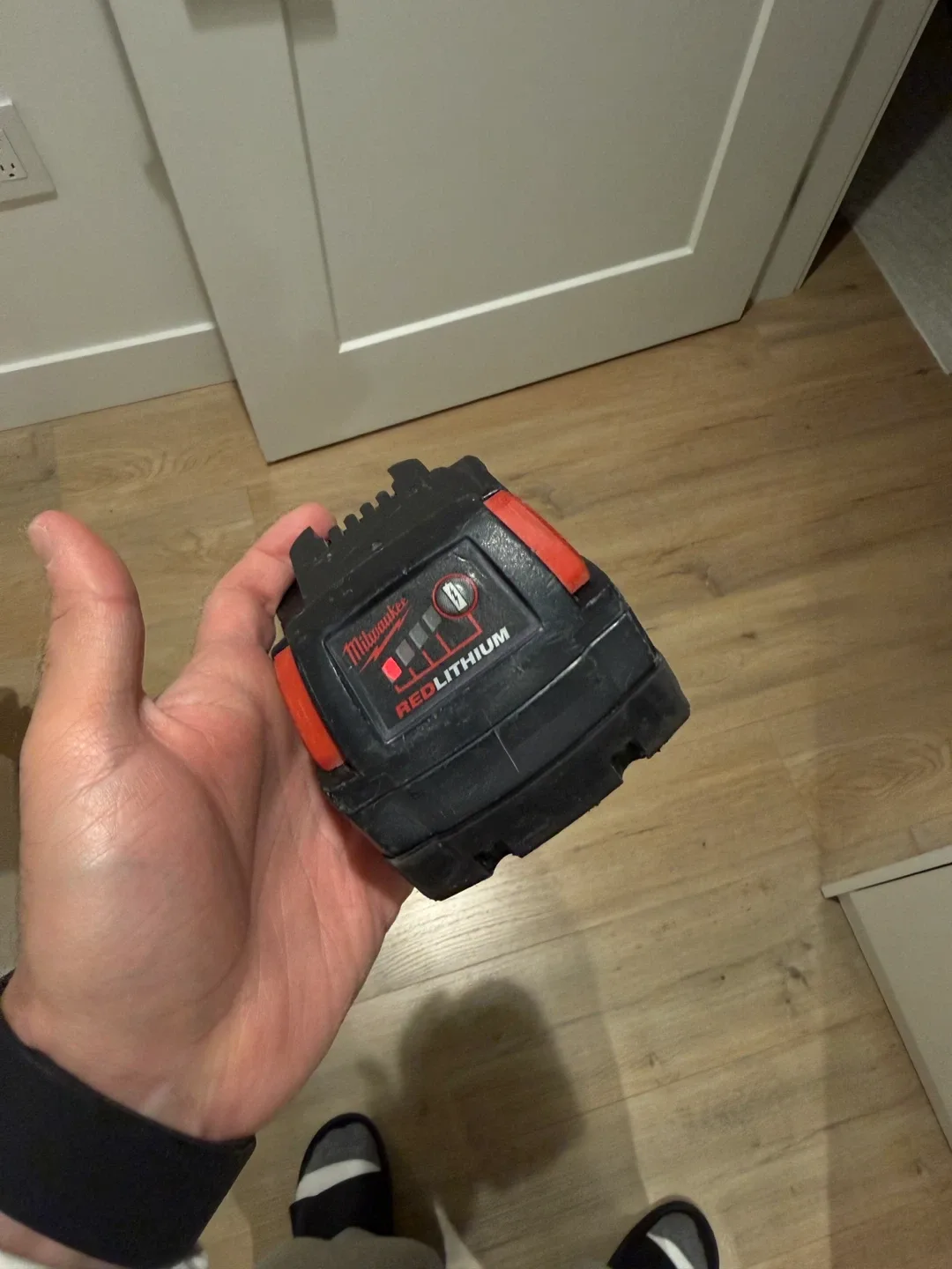Milwaukee M18 REDLITHIUM XC5.0 Battery image indicator(4)