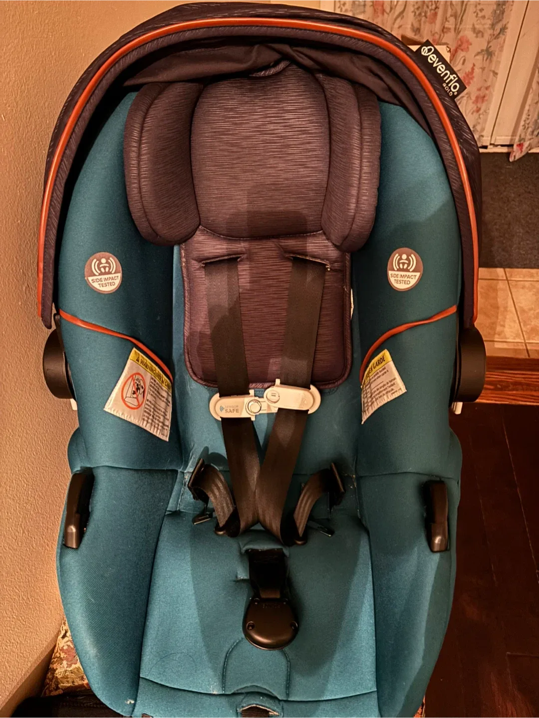 Evenflo LiteMax Canada Gold NV Car Seat