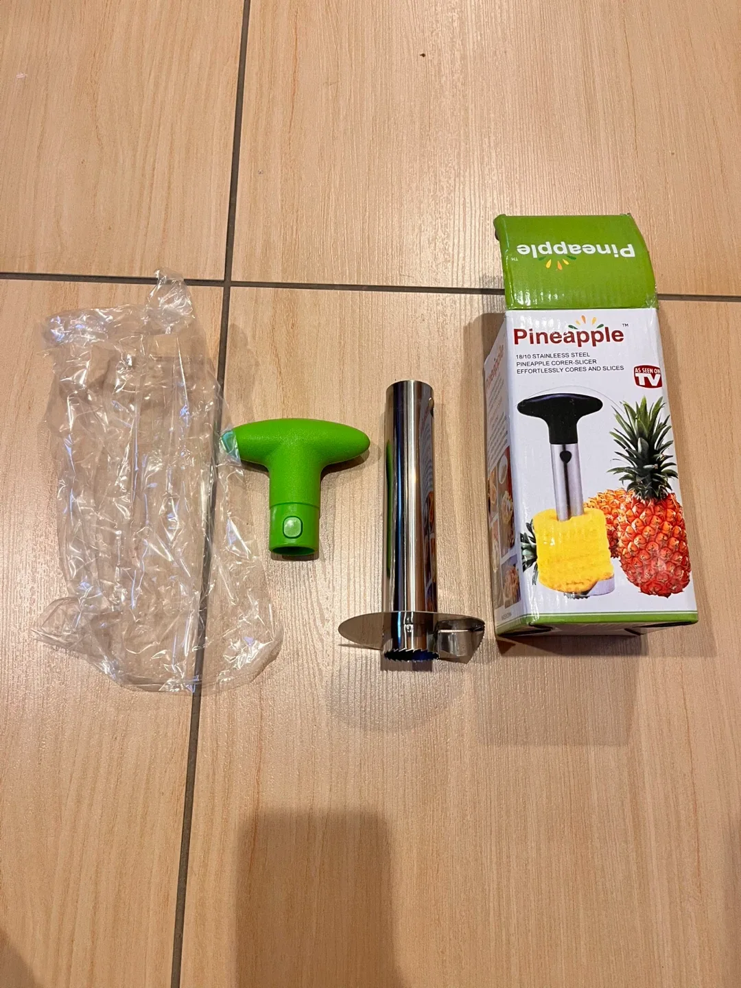 BNIB. Pineapple Corer-Slicer, 18/10 Stainless Steel