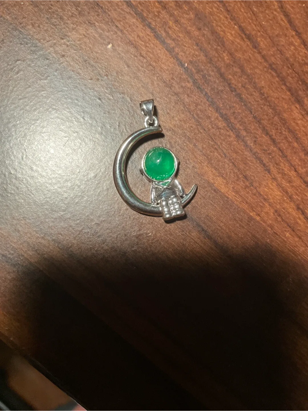 Astronaut on Moon Pendant image indicator(2)