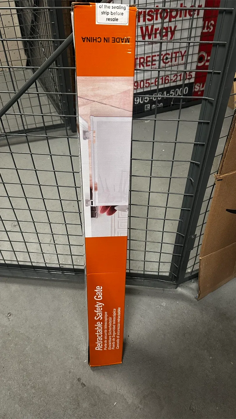 Veraste Retractable Baby Gate - NEW in Box