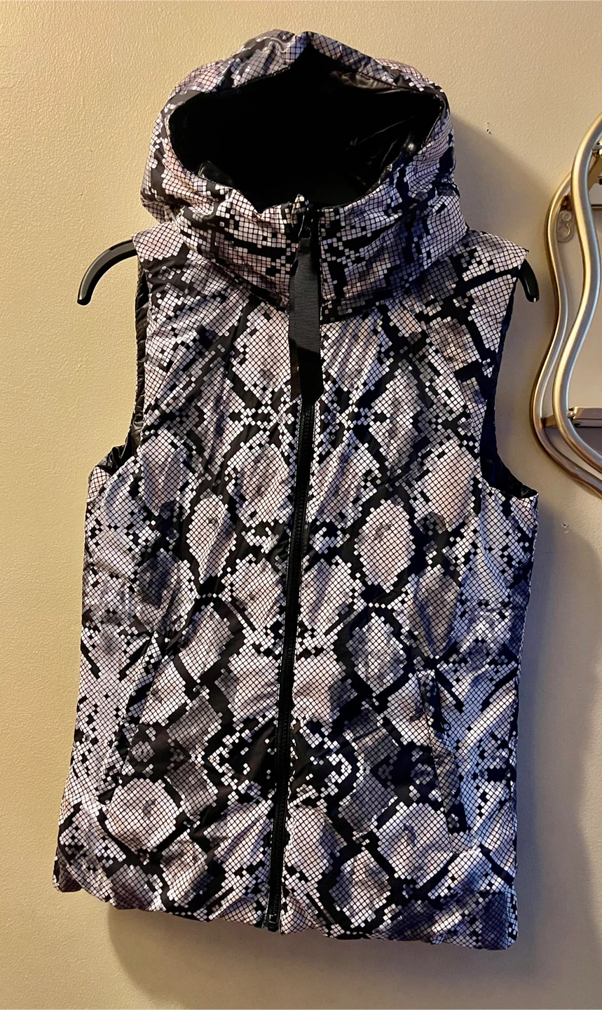 Lululemon Black Puffer Vest - photo 2