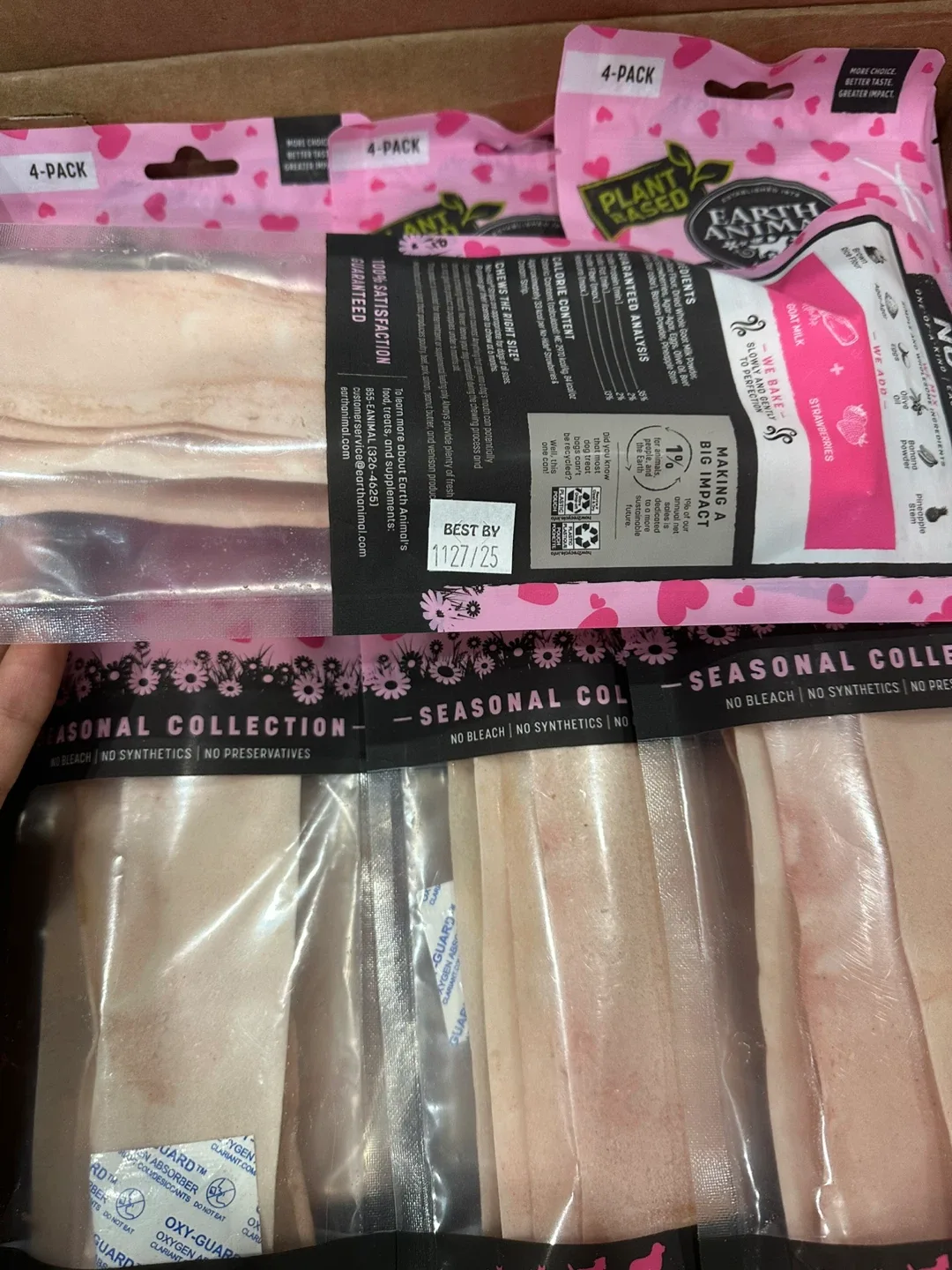 Earth Animal No-Hide Strips Strawberries & Cream Dog Chews image indicator(2)