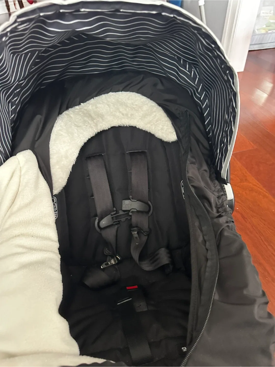 Skip Hop SR35 LT LX Infant Car Seat image indicator(3)