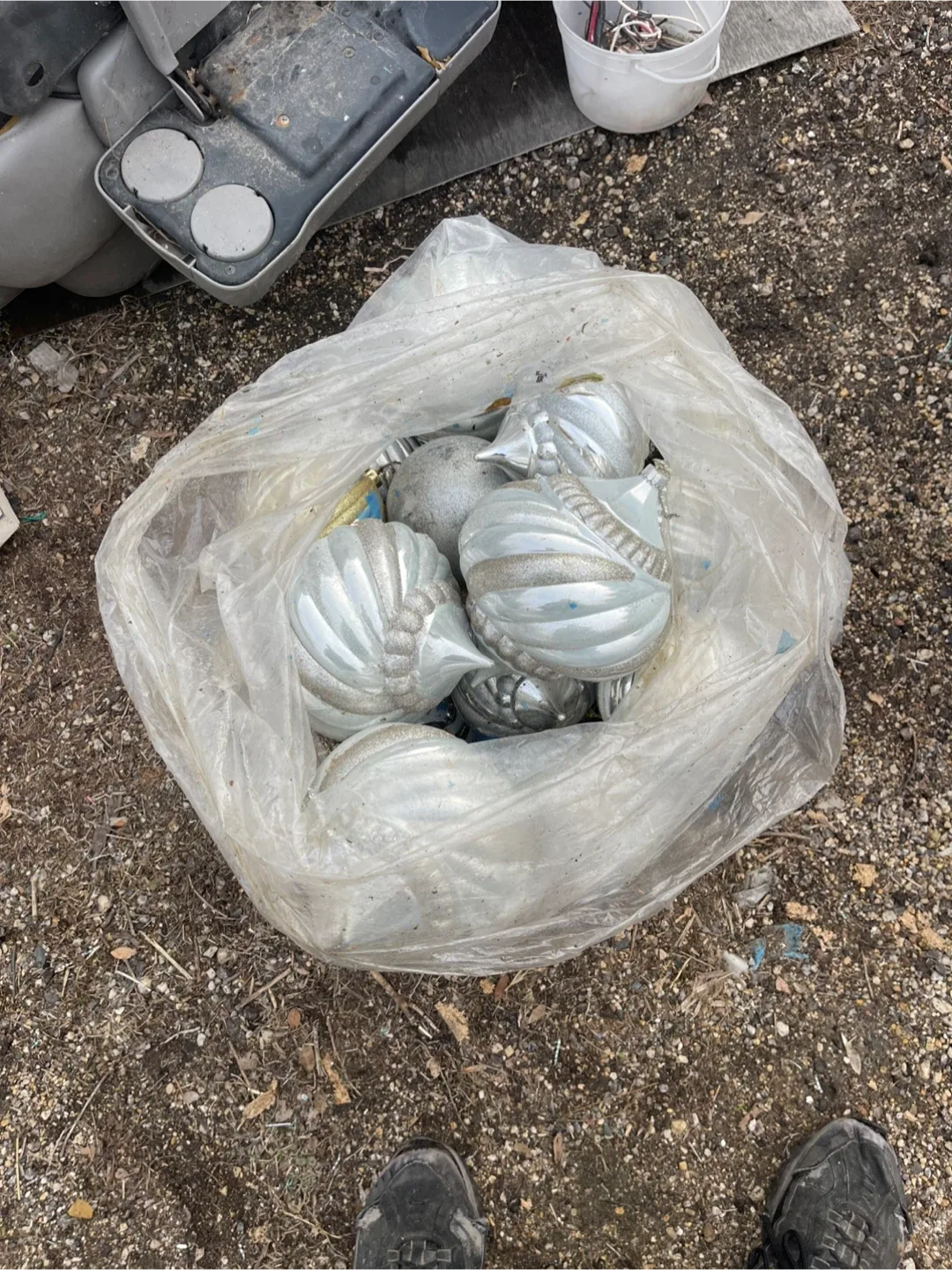 Christmas Ornaments - Silver & Gold image indicator(3)