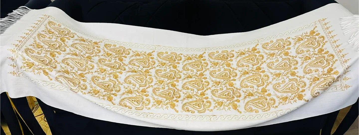 White Shawl with Gold Embroidery image indicator(2)