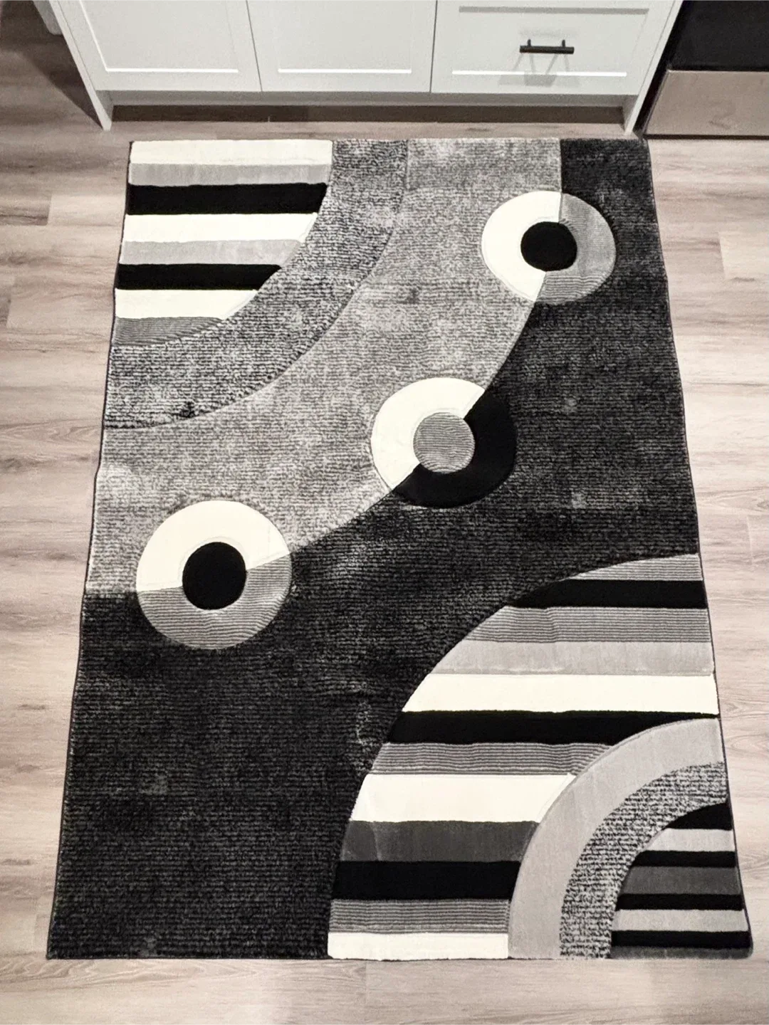 New! Area Rug Grey & Black size 5.25’ by 7.5’