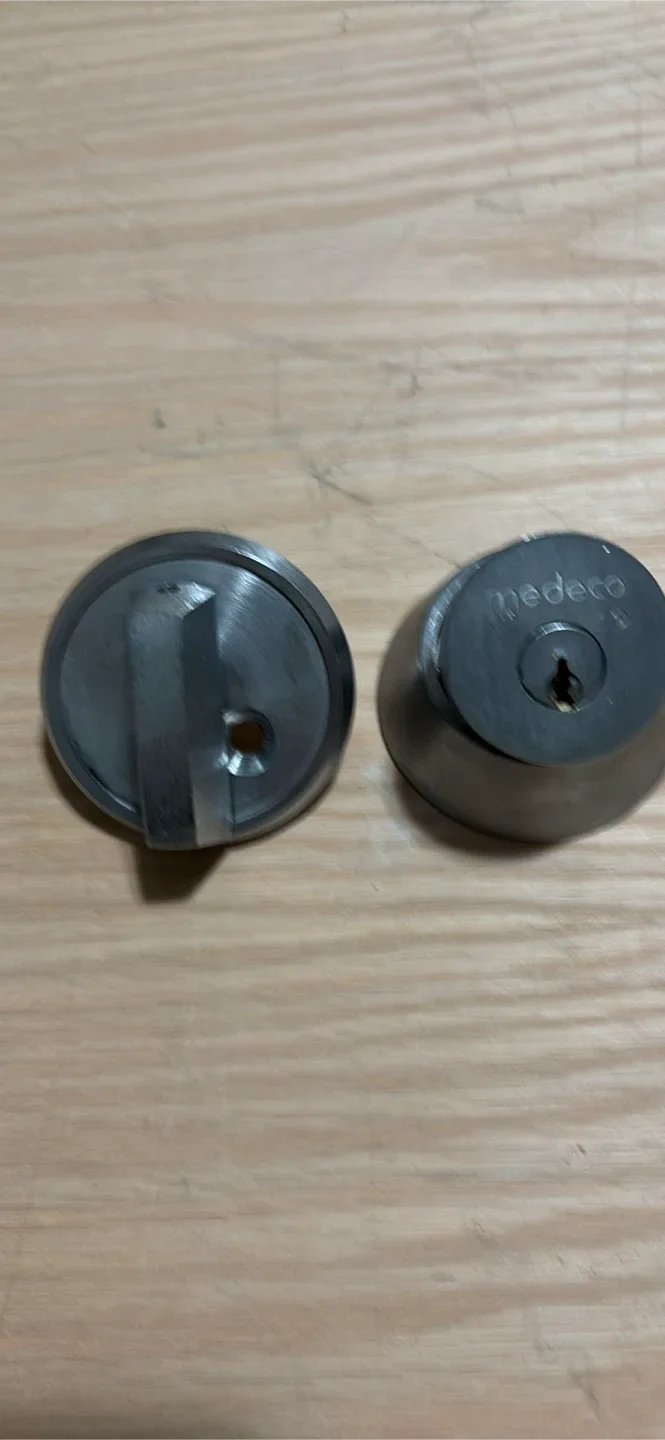 Medeco Maxum Deadbolt Lock Set image indicator(2)