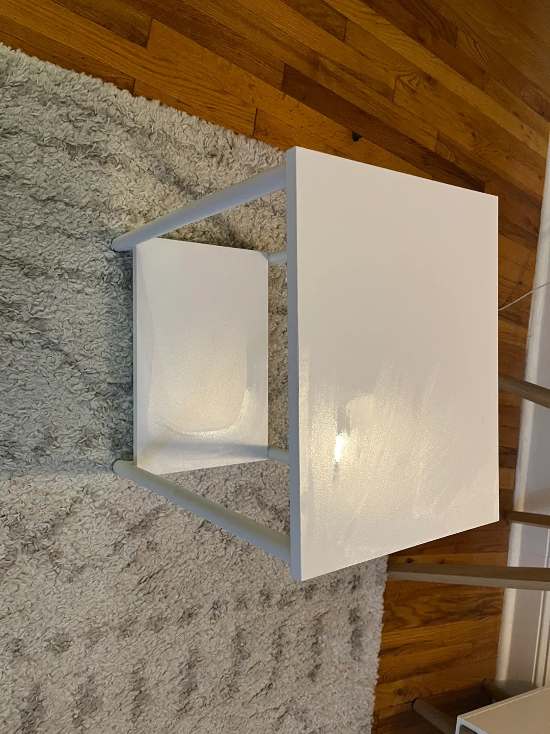 White Side Table image indicator(2)