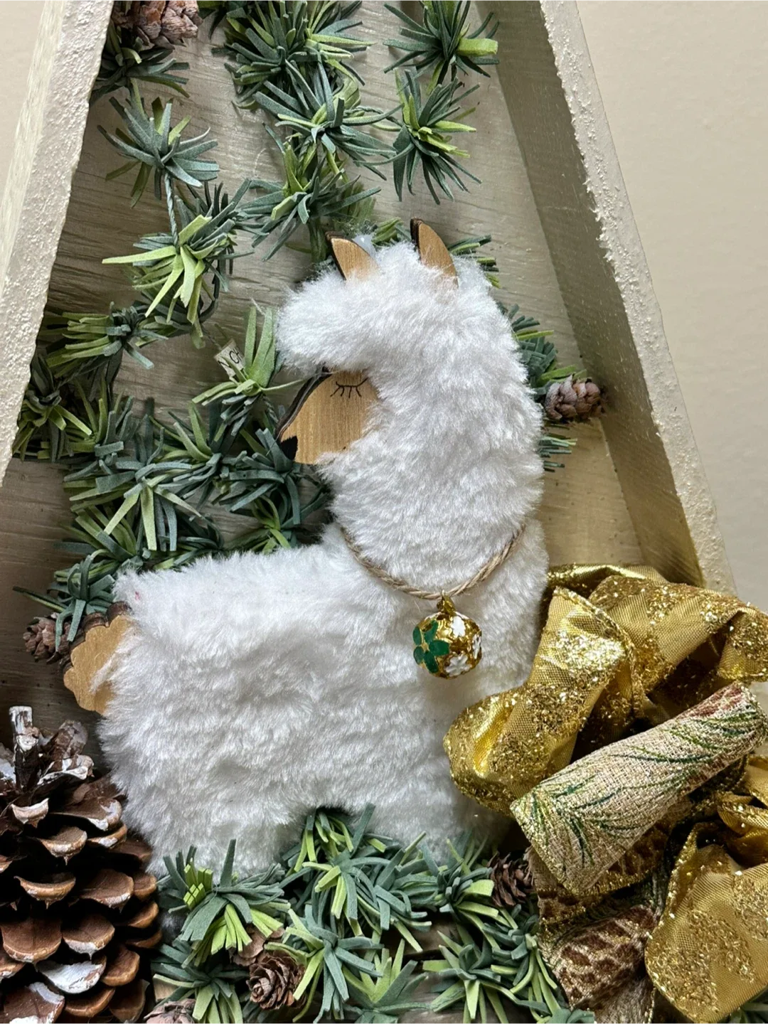 Christmas Tree with Llama Decoration image indicator(2)