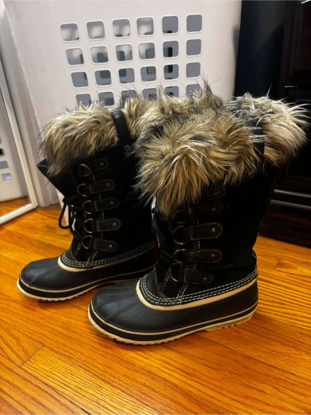 Sorel tall boots with fur - $50 - size 8 women’s