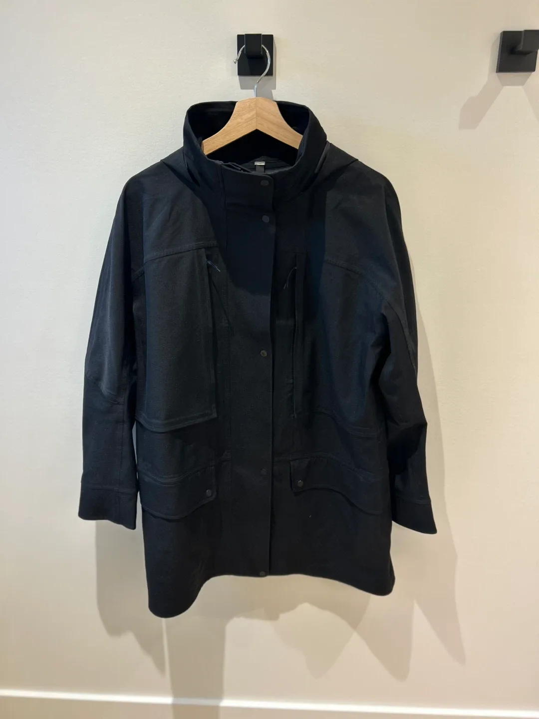 lululemon stretchseal waterproof raincoat image indicator(3)