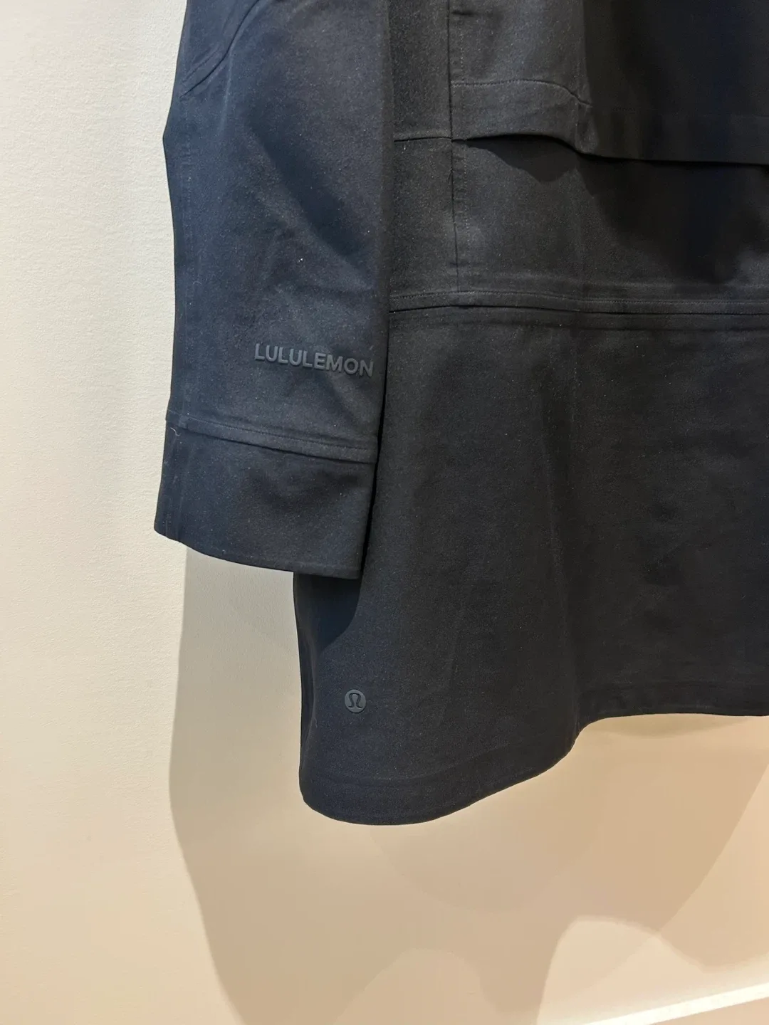 lululemon stretchseal waterproof raincoat image indicator(5)