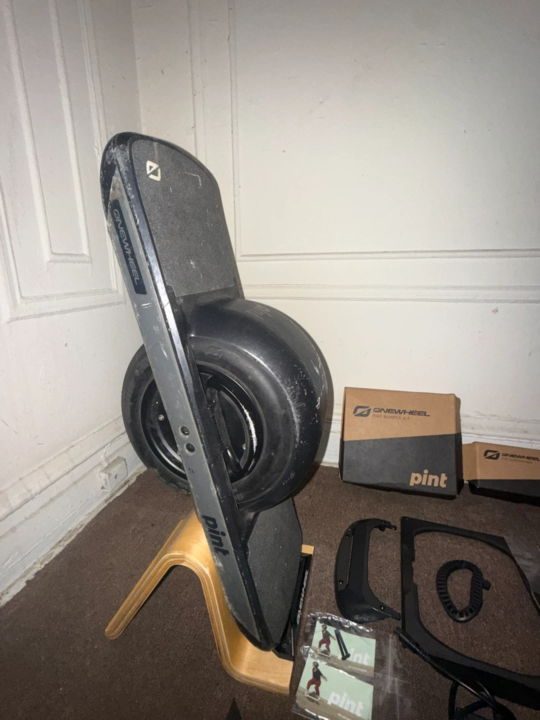 Onewheel Pint Electric Skateboard with stand and extra parts - photo 2