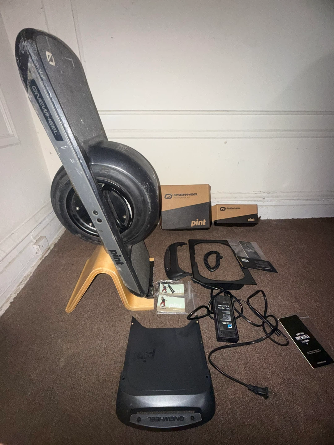Onewheel Pint Electric Skateboard with stand and extra parts