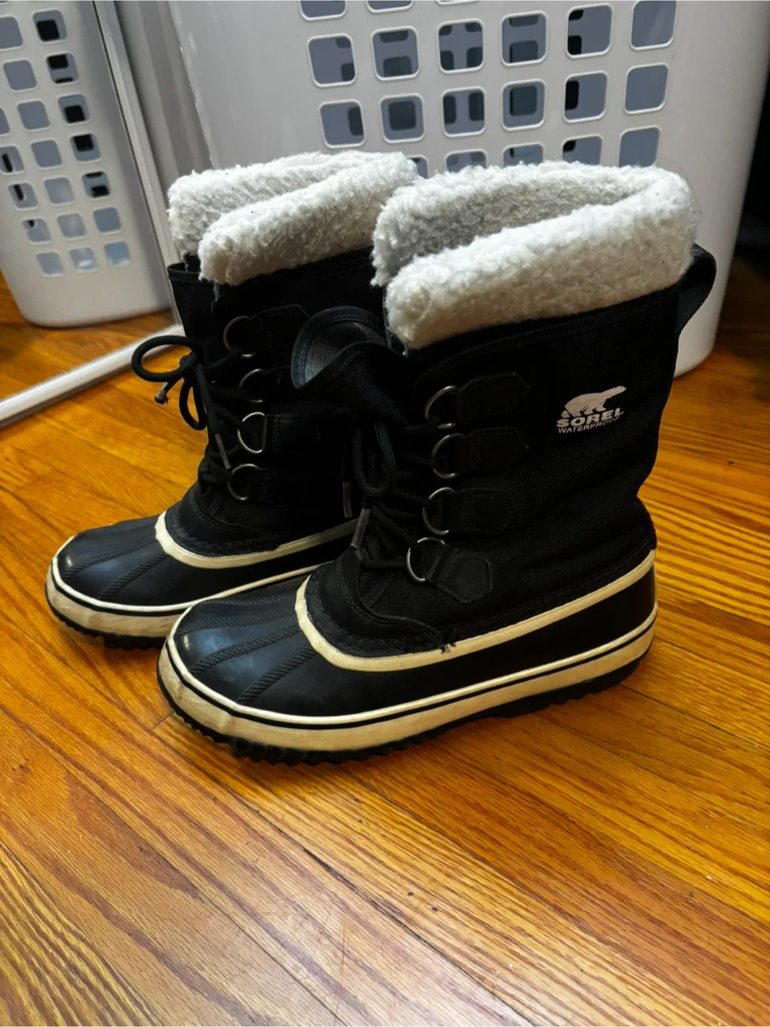 Sorel mid Winter Boots - size 8 women’s