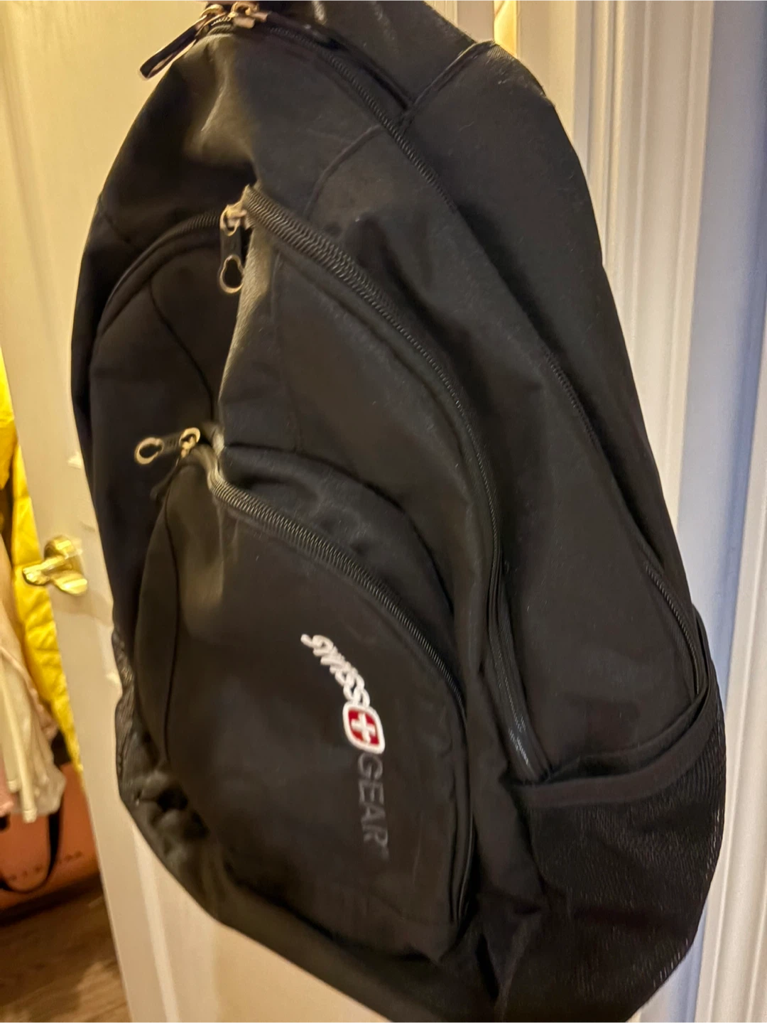 Swiss Gear Black Backpack - photo 2