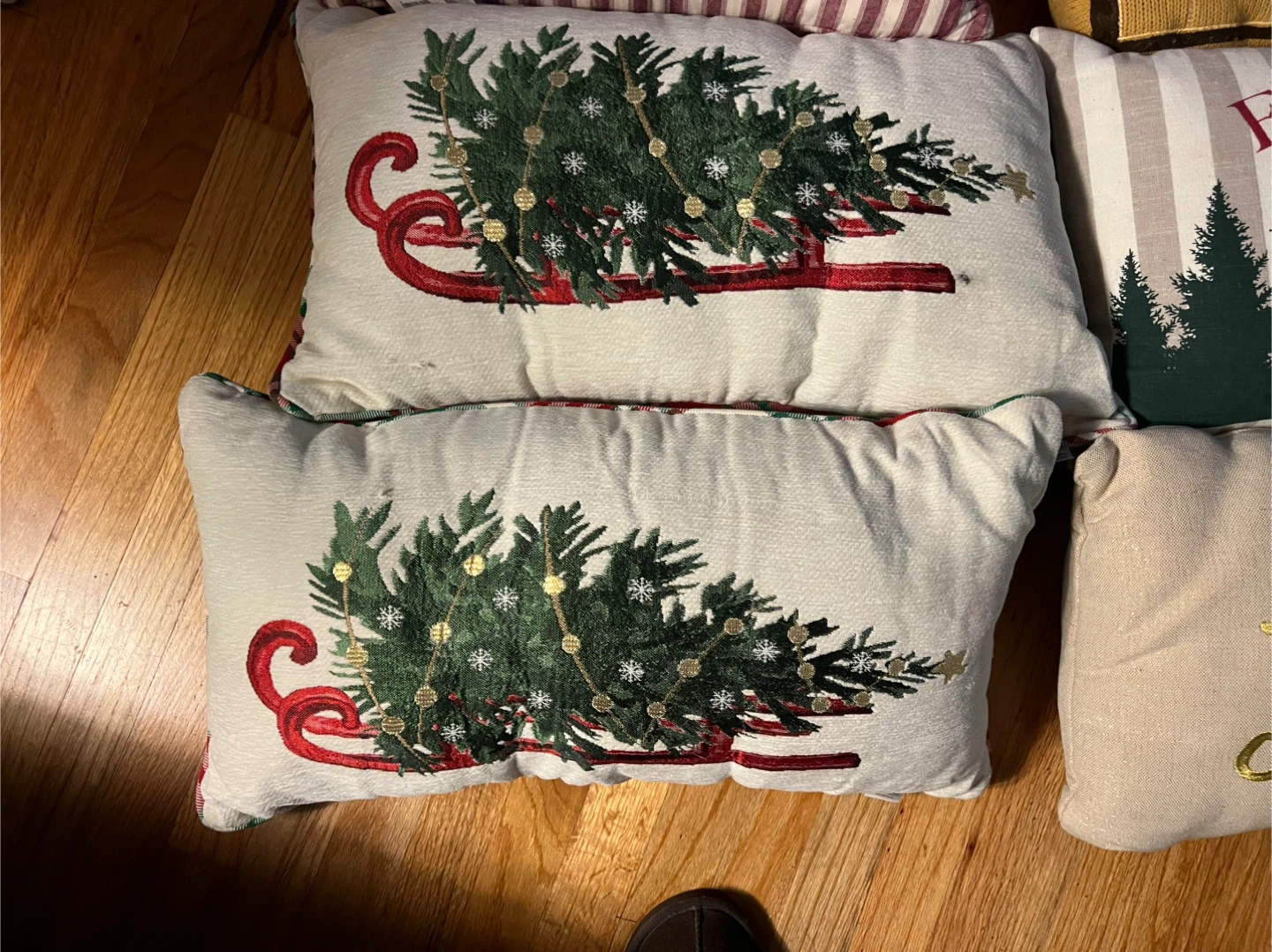 Holiday Decorative Pillows $5 each- Set of 6! - photo 5